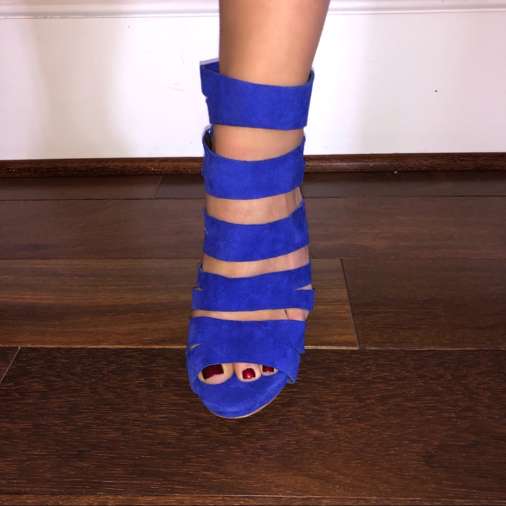BCBG Blue Strappy Heels NEW - Picture 3 of 7